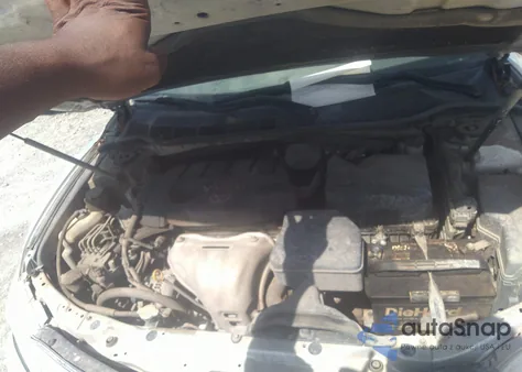 2010 Toyota Camry Le z USA, uszkodzony, nr VIN 4T1BF3EK2AU527062